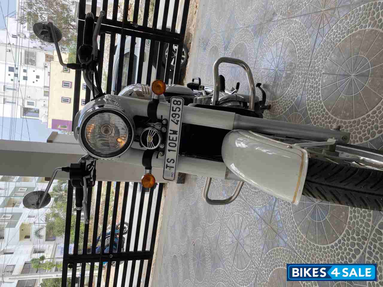 White Jawa 42 Dual Channel ABS Sirius White