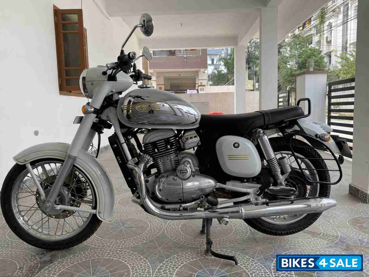 White Jawa 42 Dual Channel ABS Sirius White