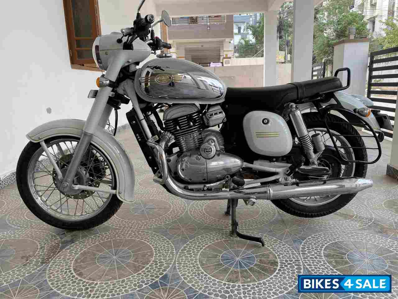 White Jawa 42 Dual Channel ABS Sirius White