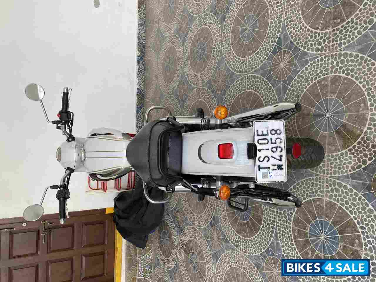 White Jawa 42 Dual Channel ABS Sirius White