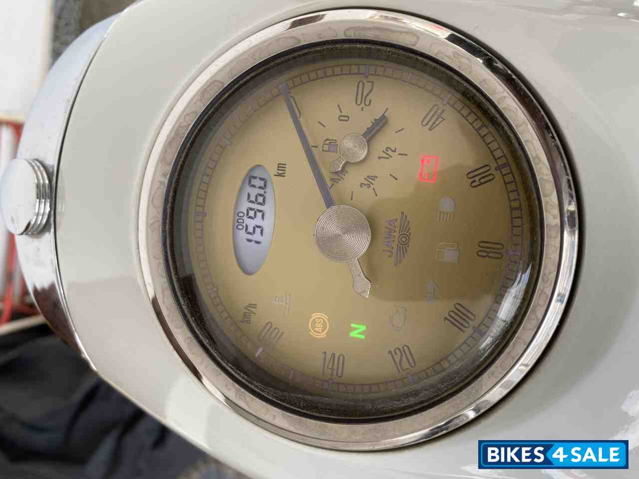 White Jawa 42 Dual Channel ABS Sirius White