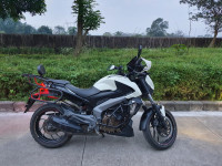 Moon White Bajaj Dominar 400