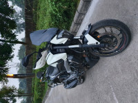 Moon White Bajaj Dominar 400