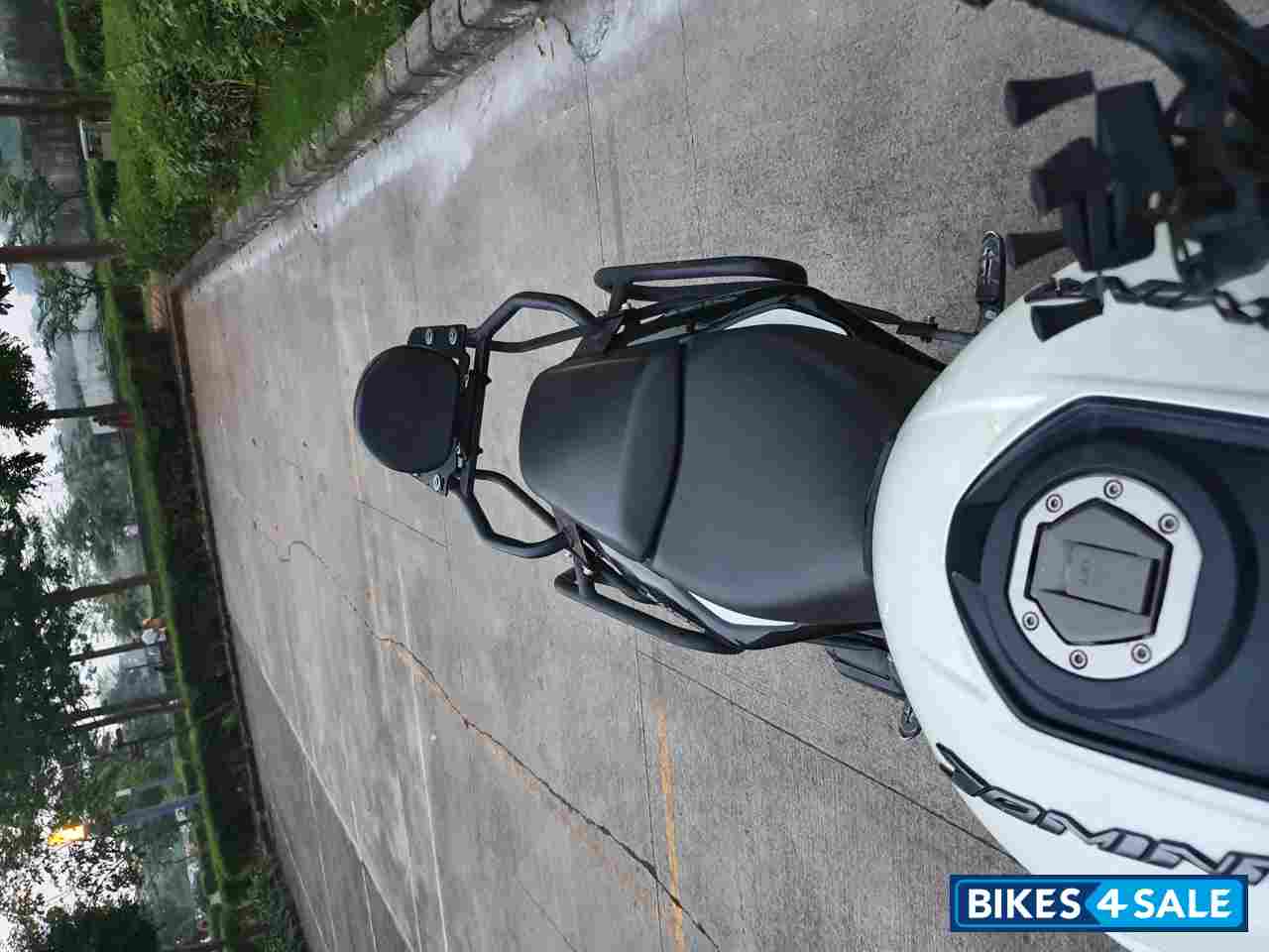 Moon White Bajaj Dominar 400