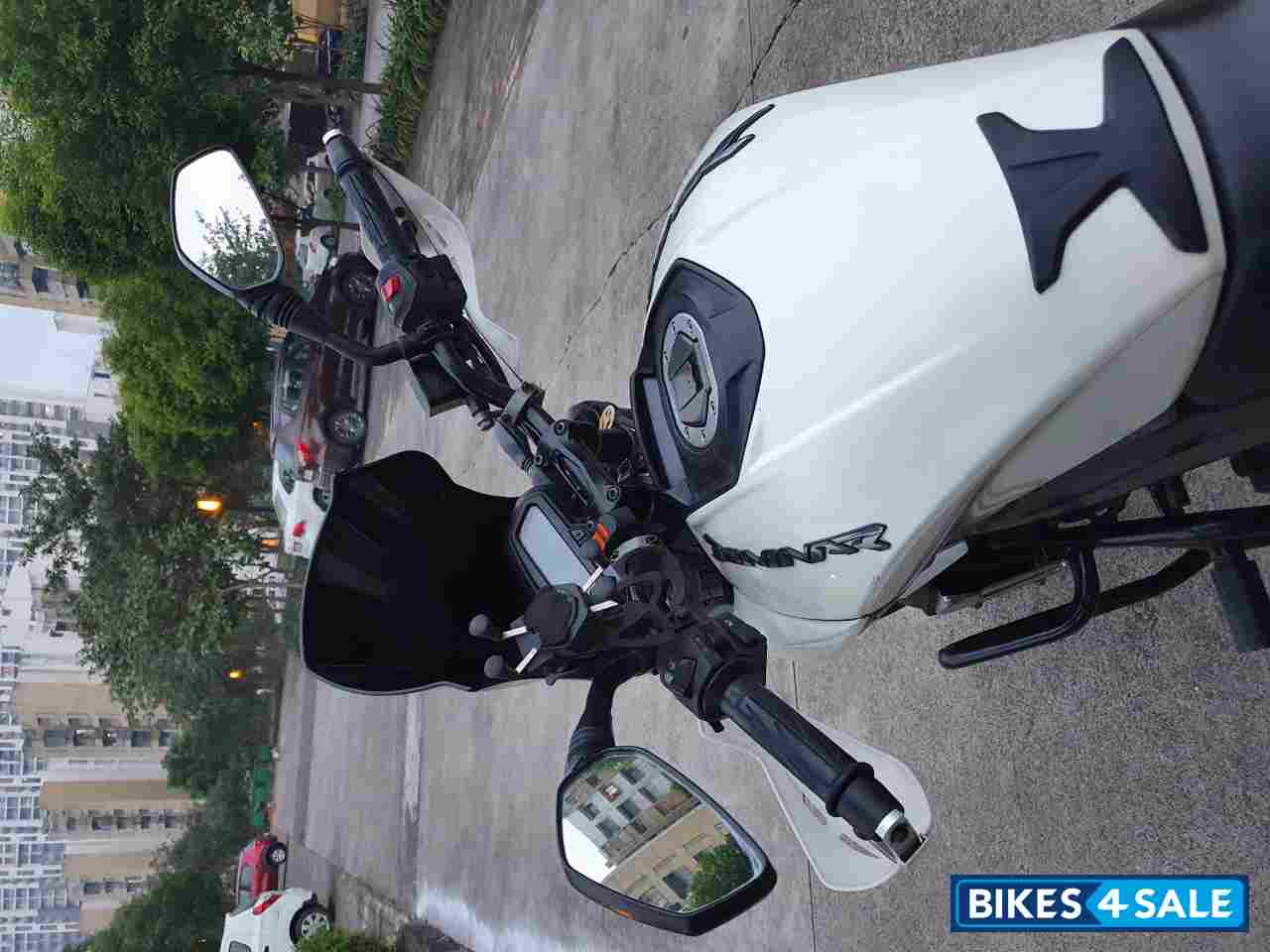 Moon White Bajaj Dominar 400