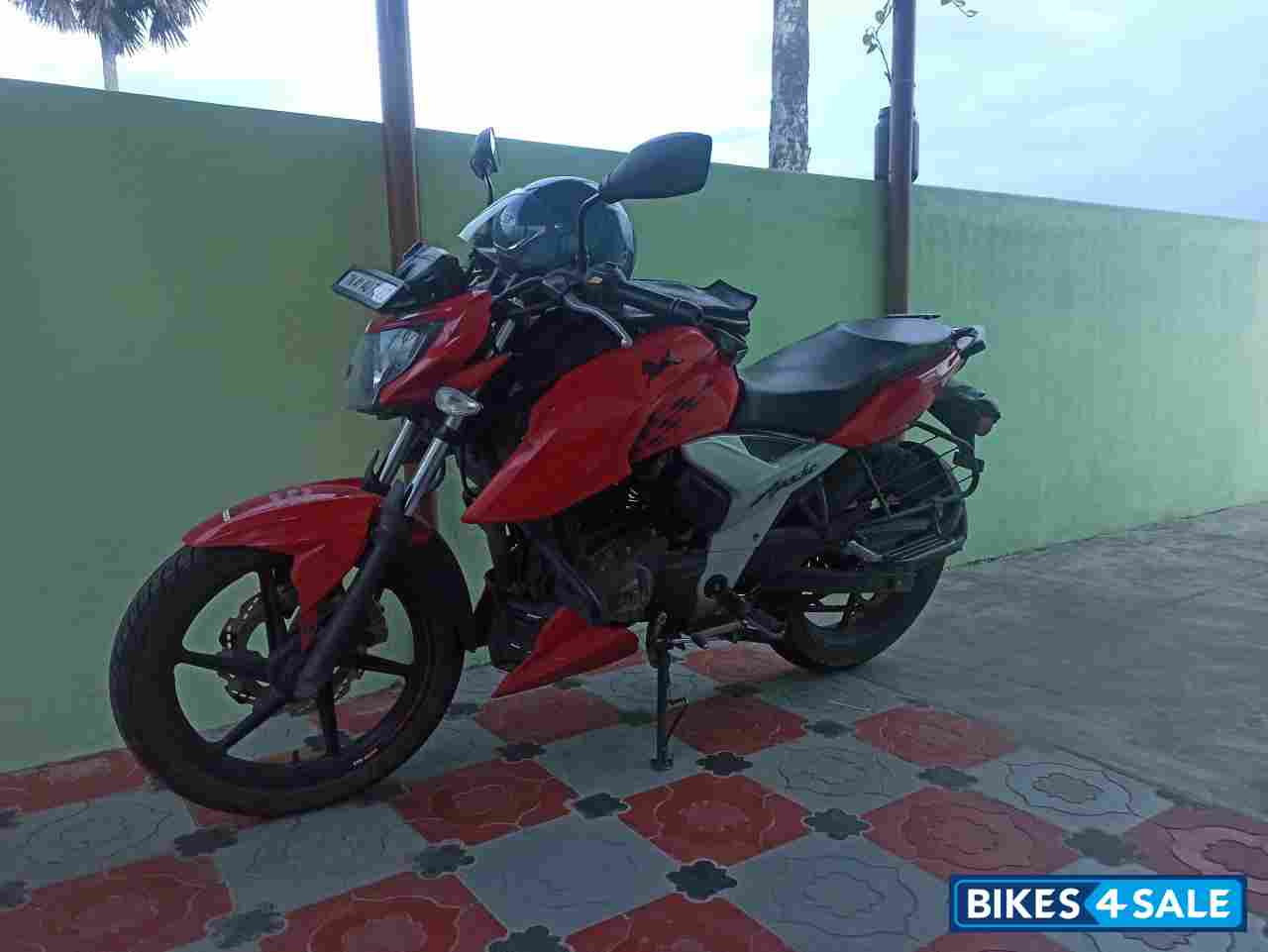 Red TVS Apache RTR 160 4V
