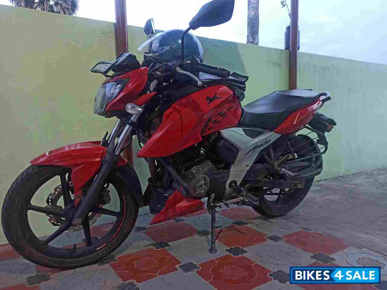 Red TVS Apache RTR 160 4V
