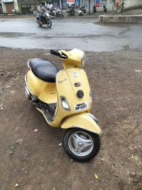 Yellow Vespa LX 125