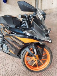 Black KTM RC 200