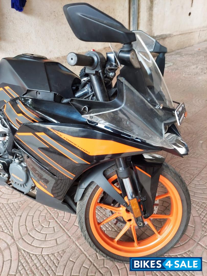Black KTM RC 200