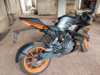 Black KTM RC 200