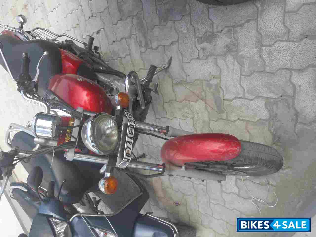 Wine Red Bajaj Avenger 220 DTS-i Wine Red Bajaj Avenger 220 DTS-i