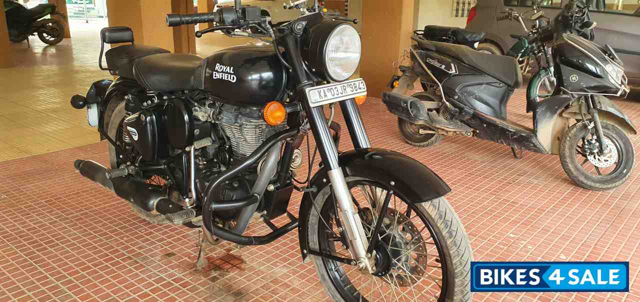 Black Royal Enfield Classic Stealth Black