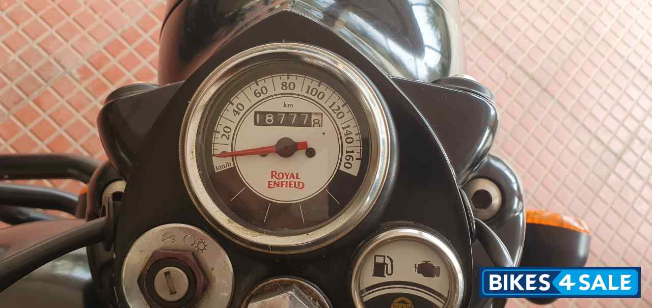 Black Royal Enfield Classic Stealth Black