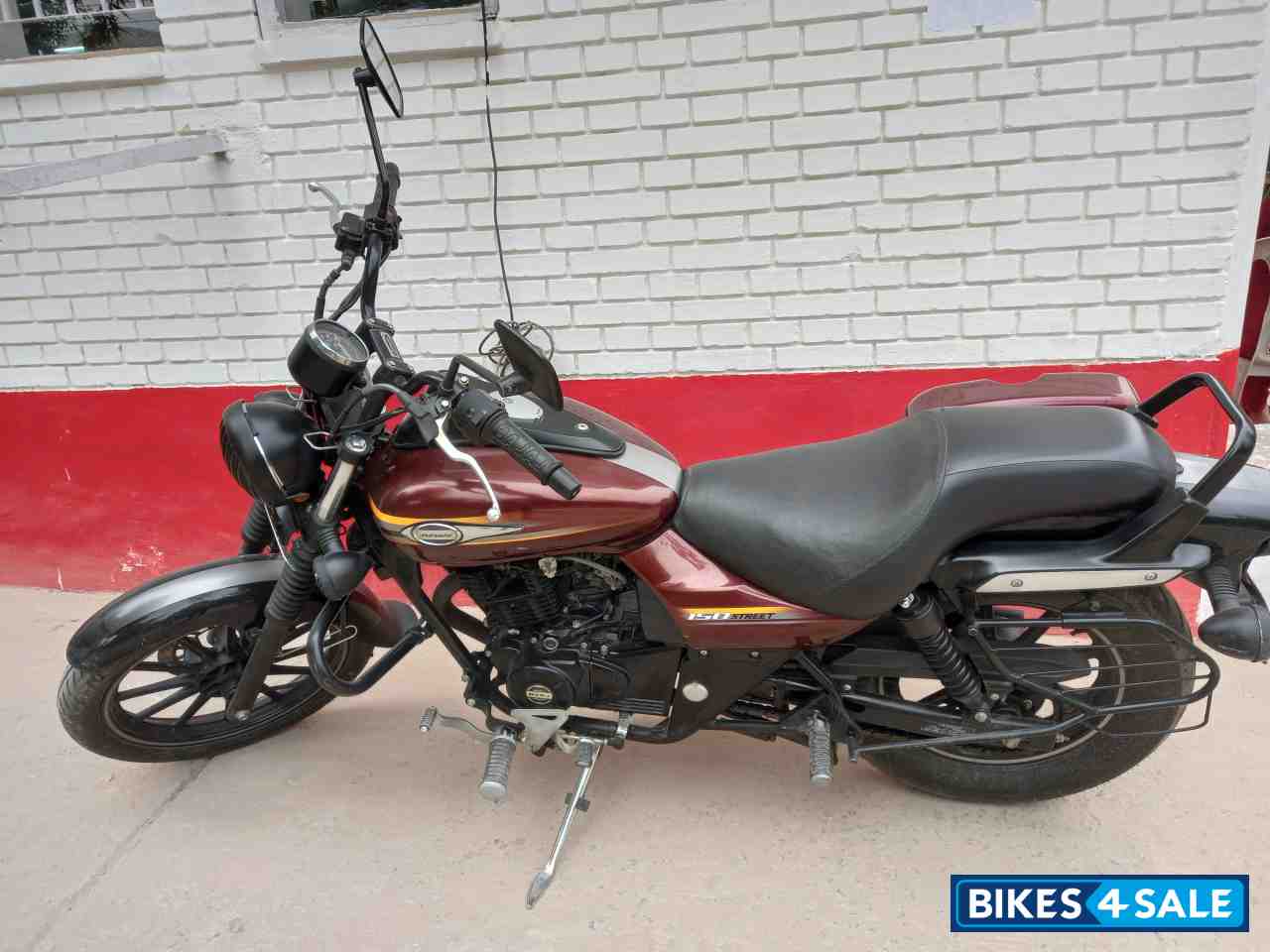 Vibrant Red Bajaj Avenger Street 150