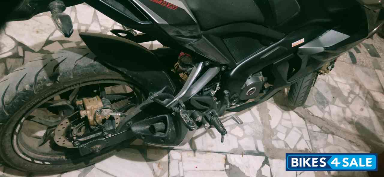 Black Bajaj Pulsar RS 200 BS6 Black Bajaj Pulsar RS 200 BS6