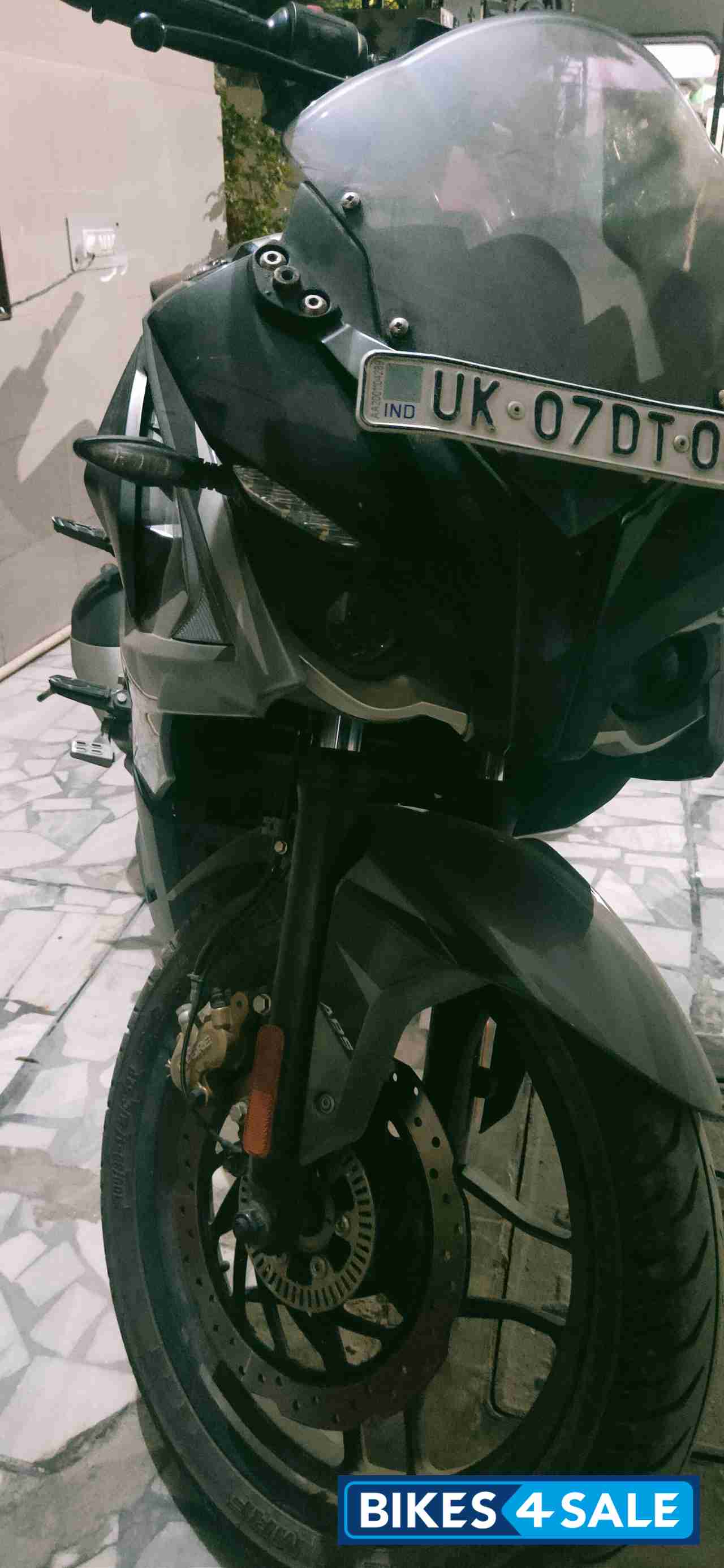 Black Bajaj Pulsar RS 200 BS6 Black Bajaj Pulsar RS 200 BS6
