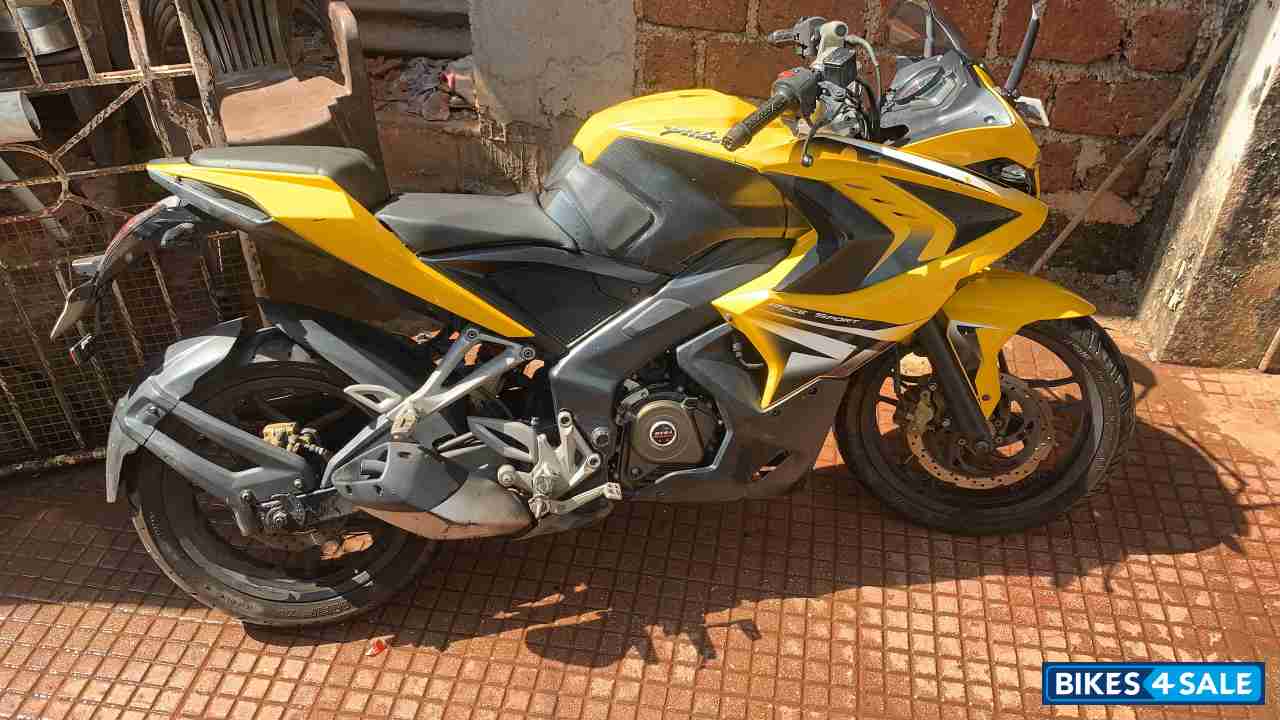 Bajaj Pulsar RS 200