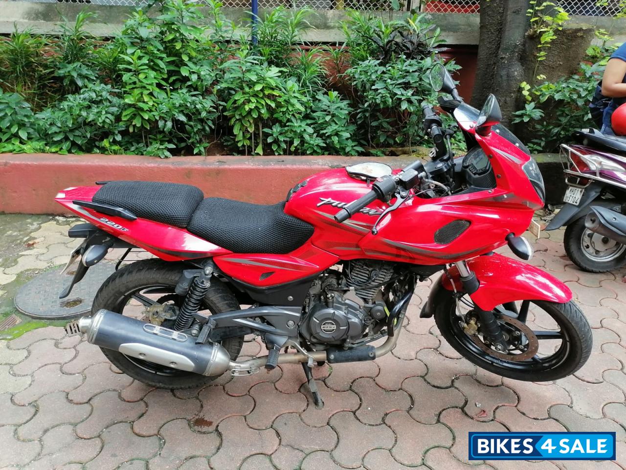 Red Bajaj Pulsar 220 DTSFi