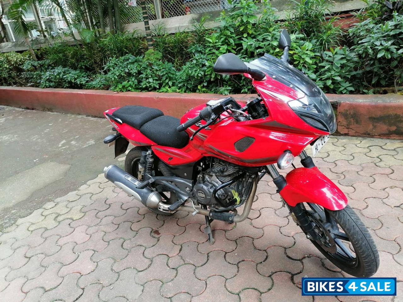 Red Bajaj Pulsar 220 DTSFi