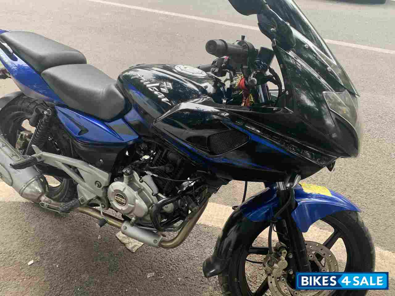Bajaj Pulsar 220 DTSFi Bajaj Pulsar 220 DTSFi