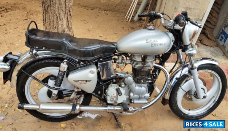 Silver Royal Enfield Bullet 350 ES