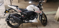 Pearl White TVS Apache RTR 200 Fi 4V Race Edition 2.0