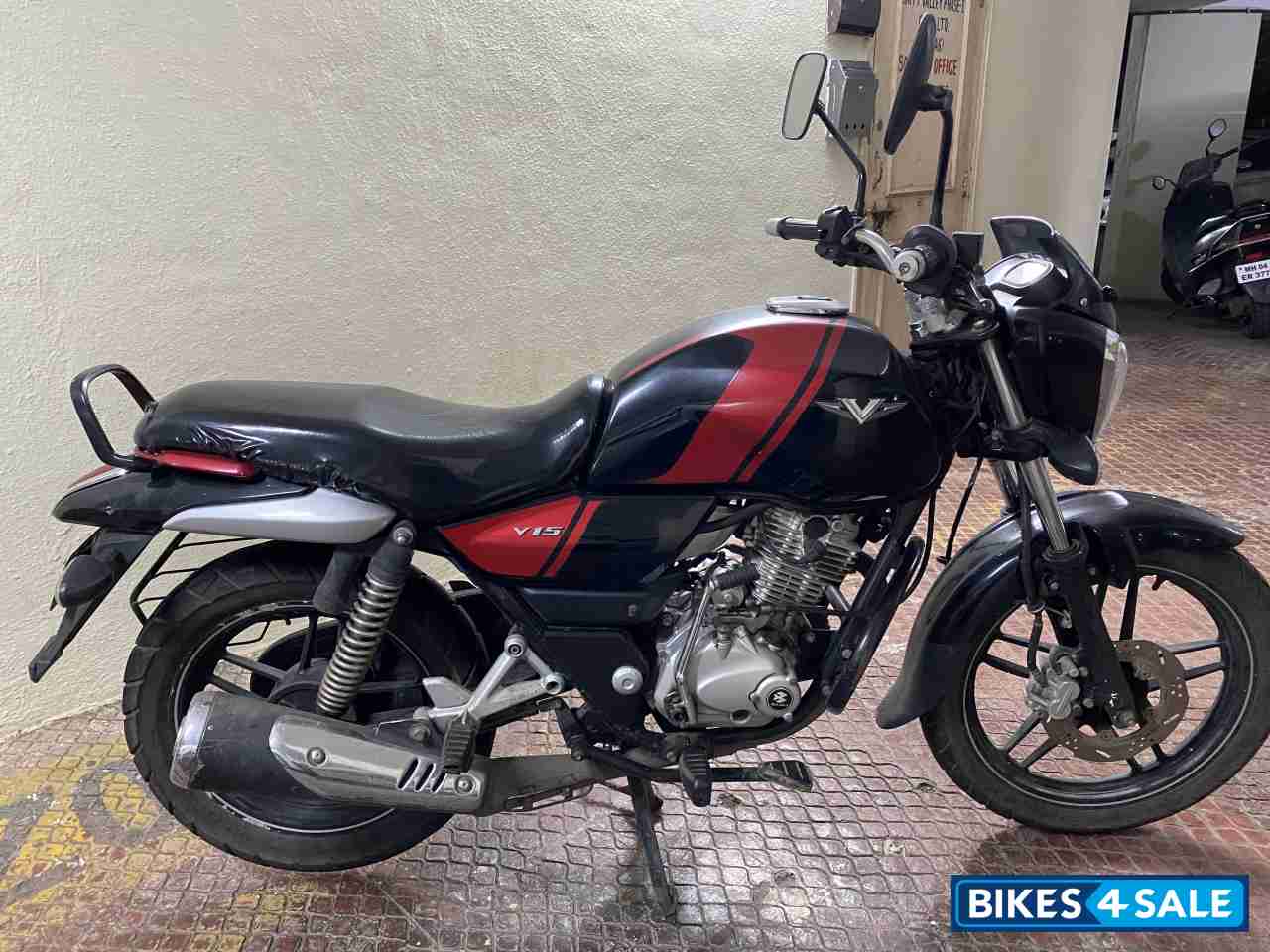 Bajaj V15