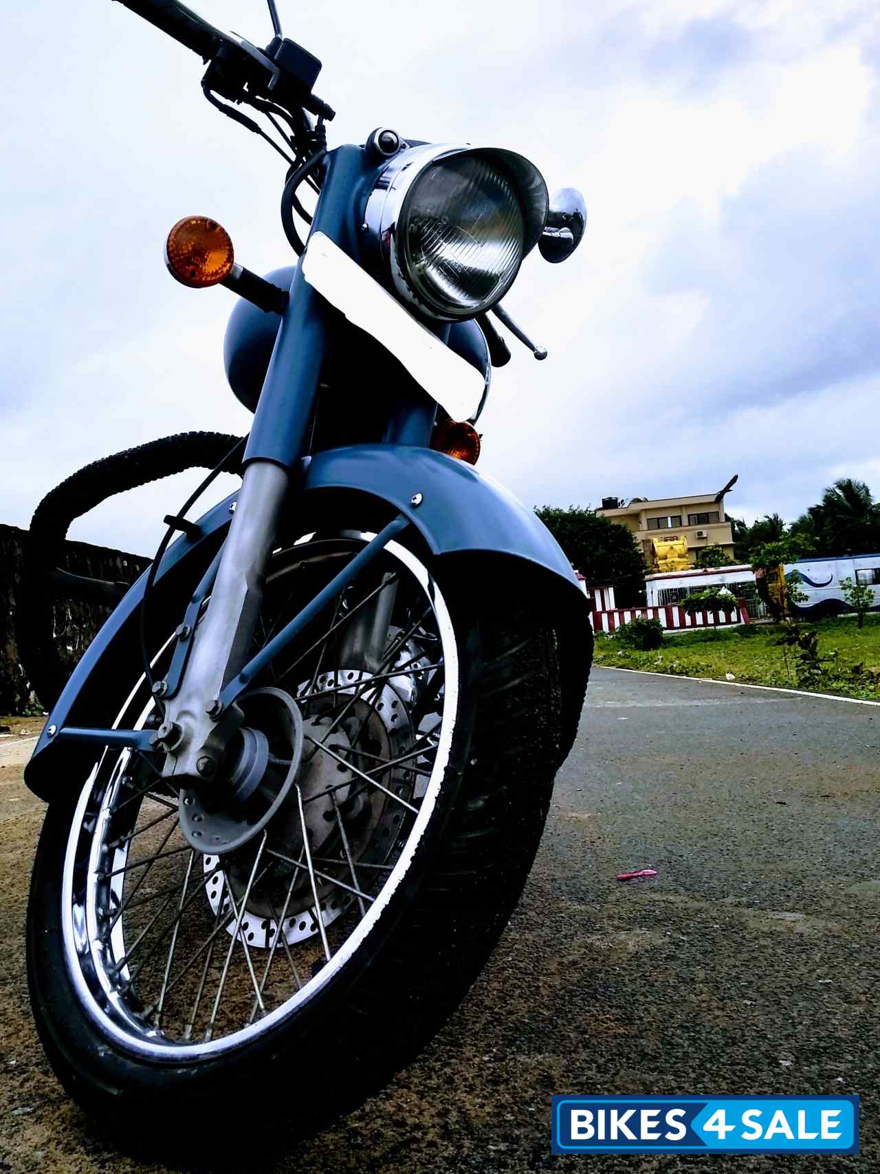 Royal Enfield Classic Squadron Blue Royal Enfield Classic Squadron Blue