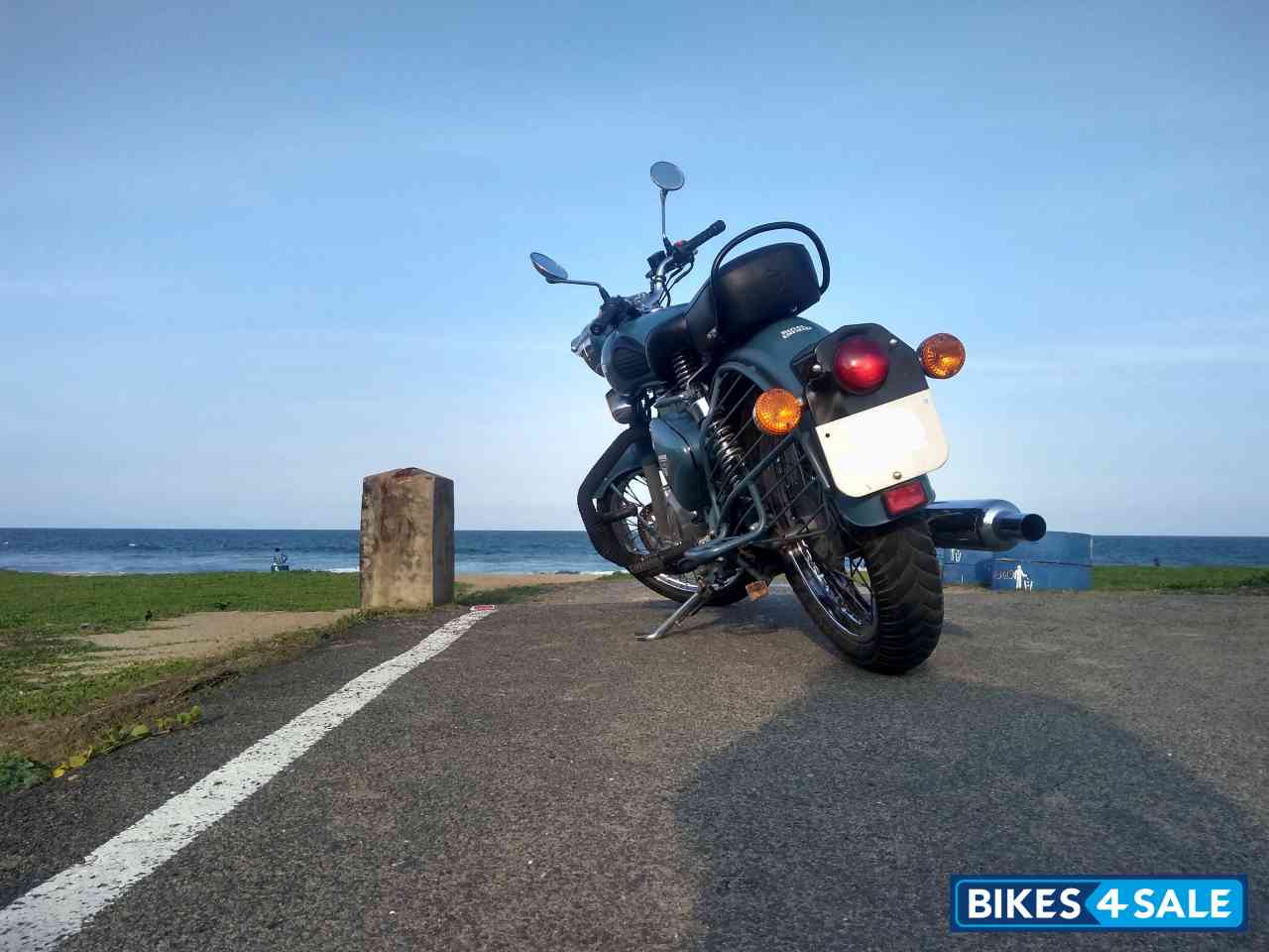 Royal Enfield Classic Squadron Blue Royal Enfield Classic Squadron Blue