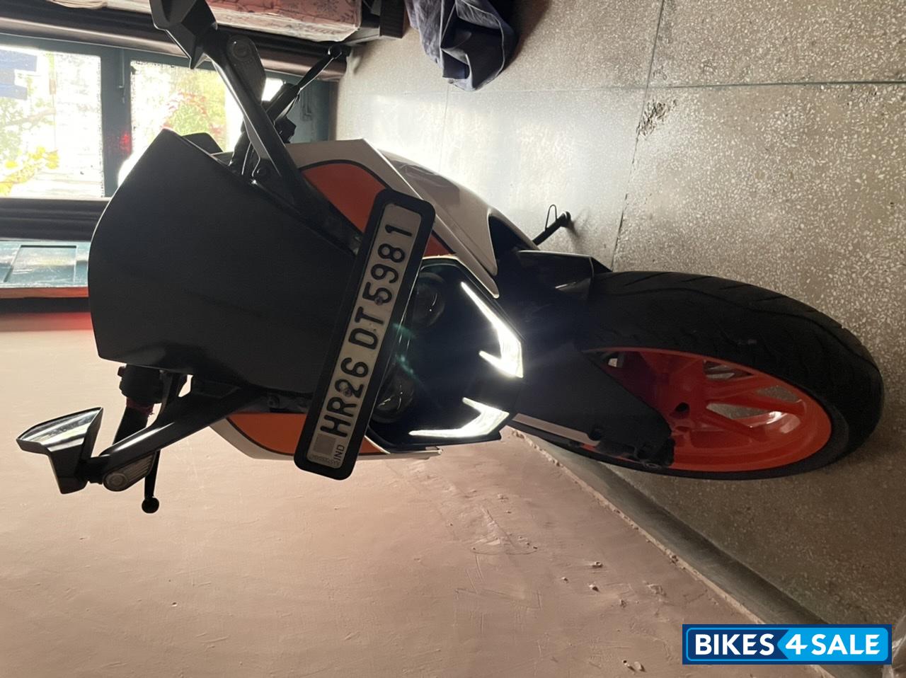 White&orange KTM RC 200