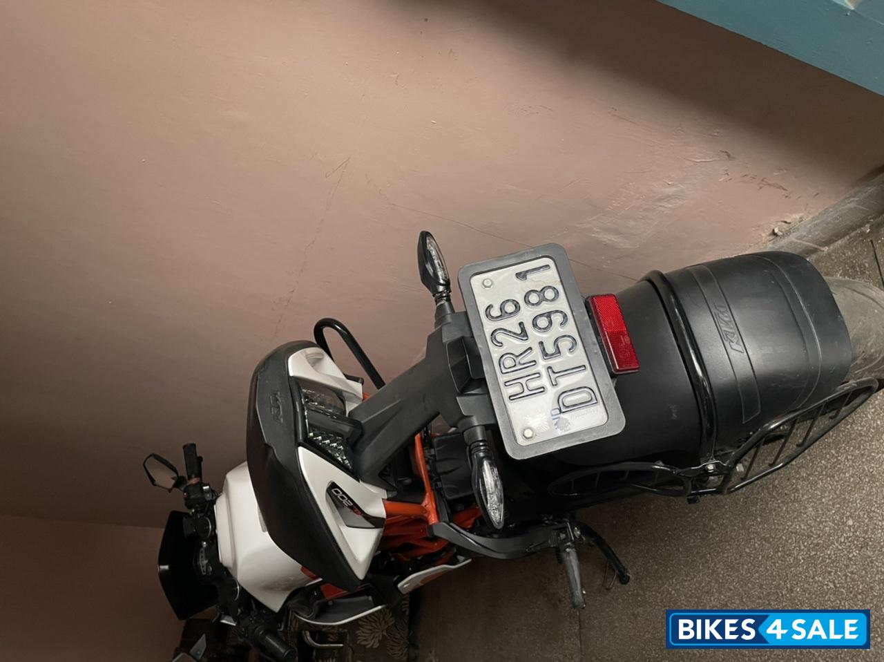 White&orange KTM RC 200