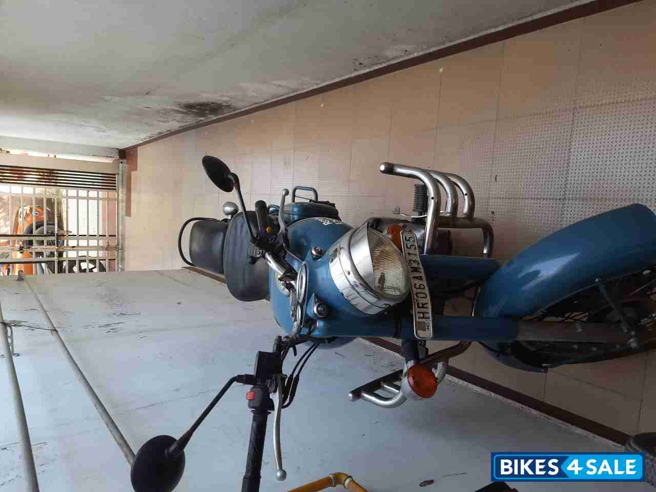 Squadron Blue Royal Enfield Classic Squadron Blue