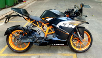 Black KTM RC 200