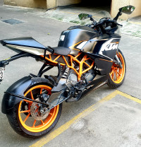 Black KTM RC 200