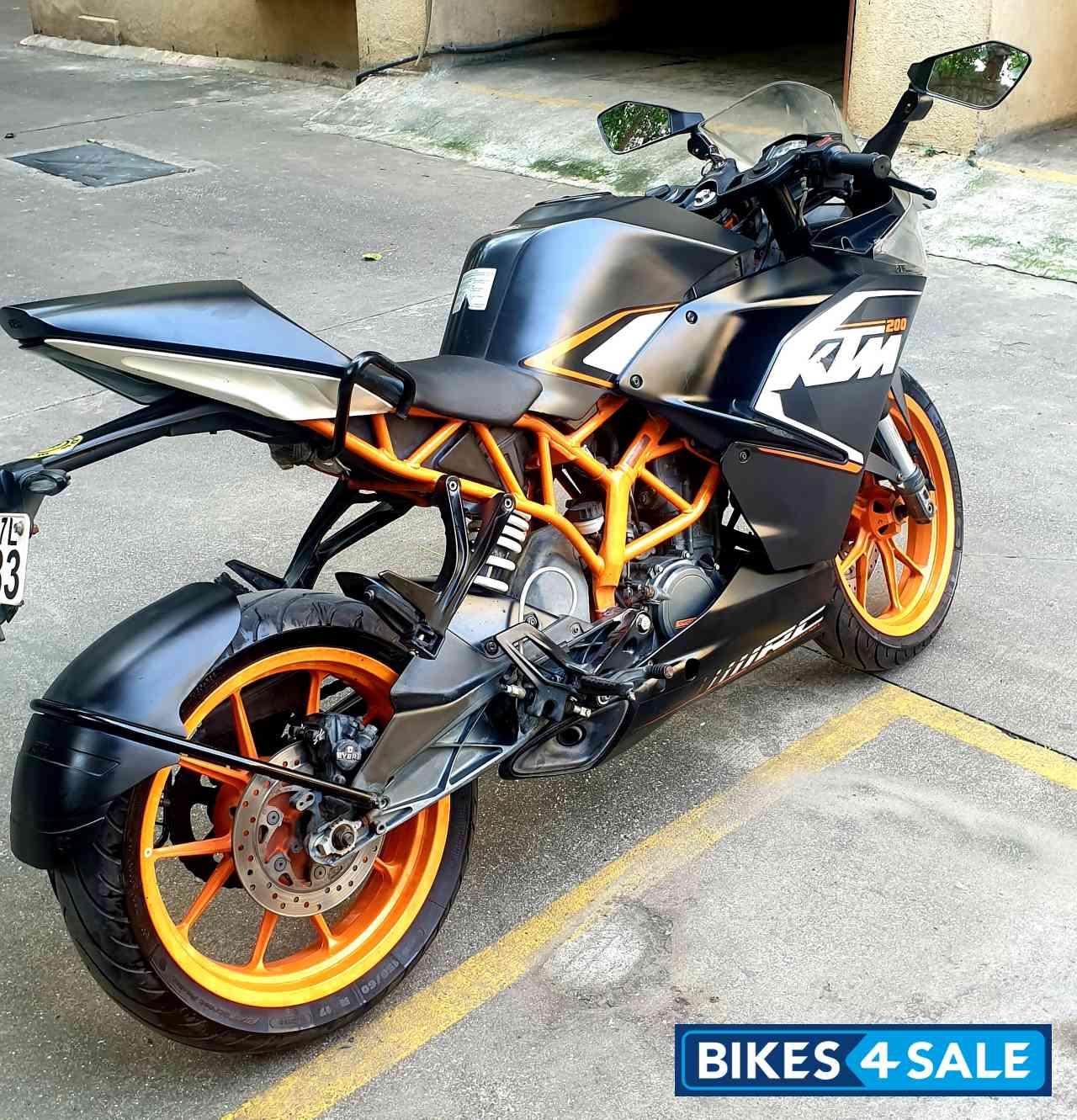 Black KTM RC 200