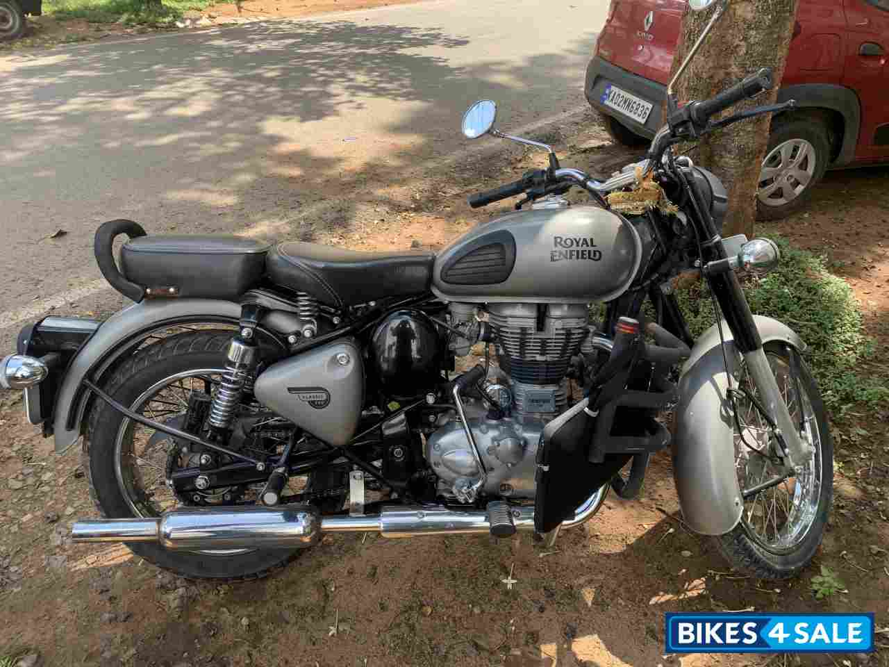 Gun Metal Grey Royal Enfield Classic Gunmetal Grey