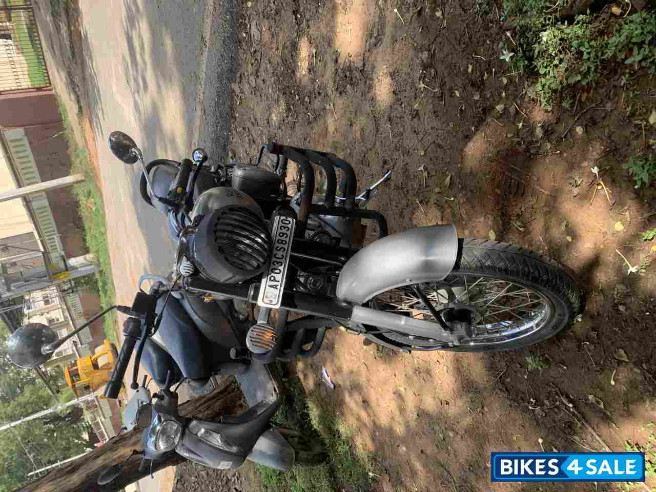 Gun Metal Grey Royal Enfield Classic Gunmetal Grey