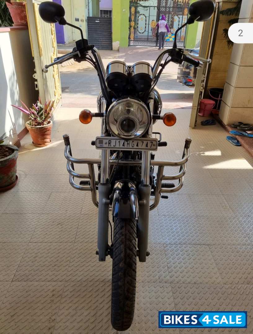 Black Royal Enfield Thunderbird 350