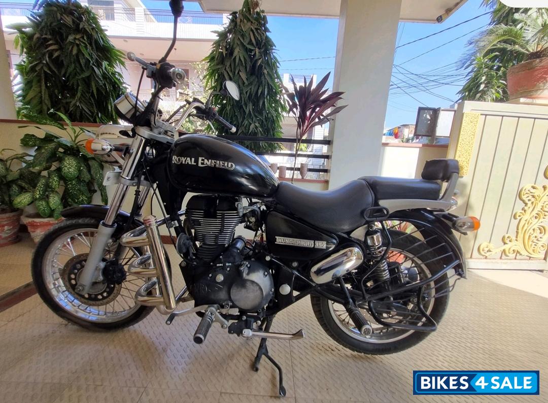 Black Royal Enfield Thunderbird 350