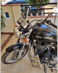 Black Royal Enfield Thunderbird 350