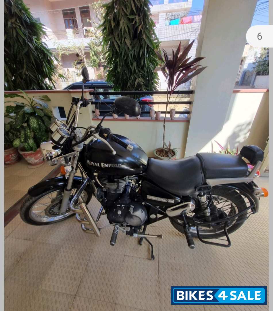 Black Royal Enfield Thunderbird 350
