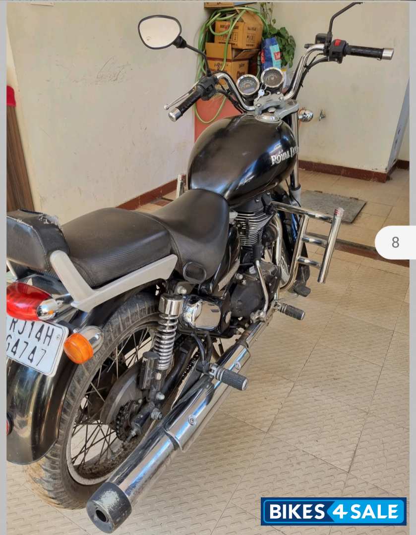 Black Royal Enfield Thunderbird 350