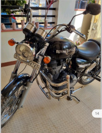 Black Royal Enfield Thunderbird 350