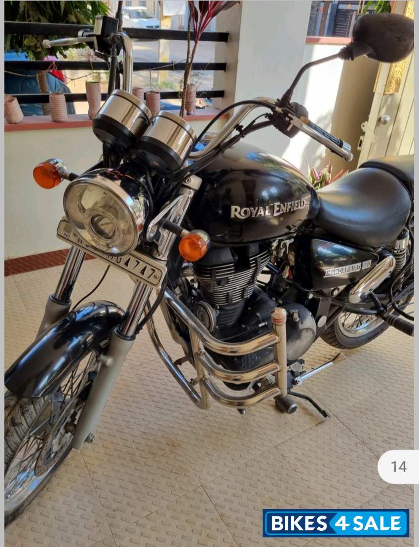 Black Royal Enfield Thunderbird 350