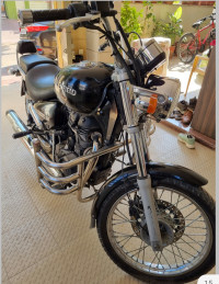 Black Royal Enfield Thunderbird 350