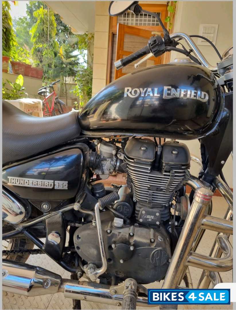 Black Royal Enfield Thunderbird 350