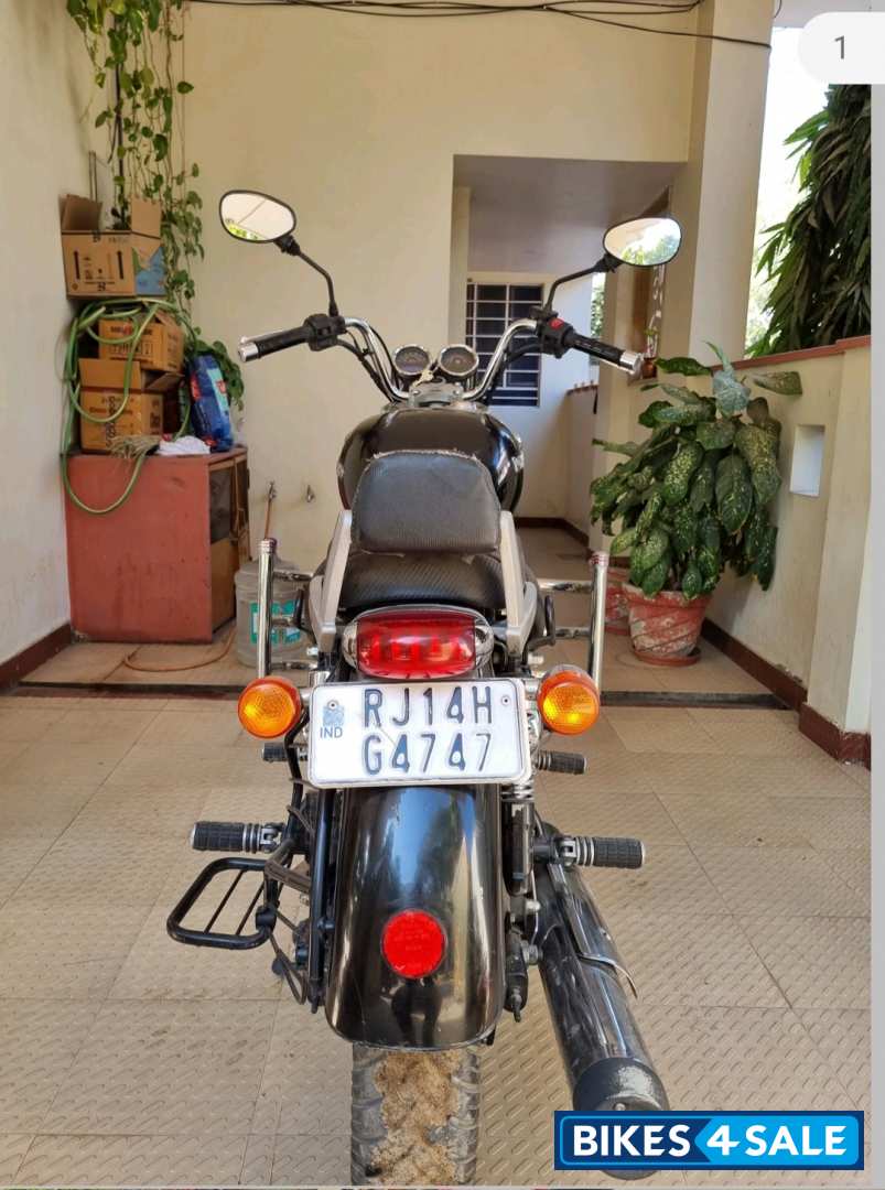 Black Royal Enfield Thunderbird 350