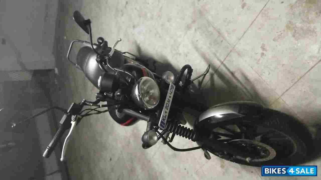 Black Bajaj Avenger Street 220