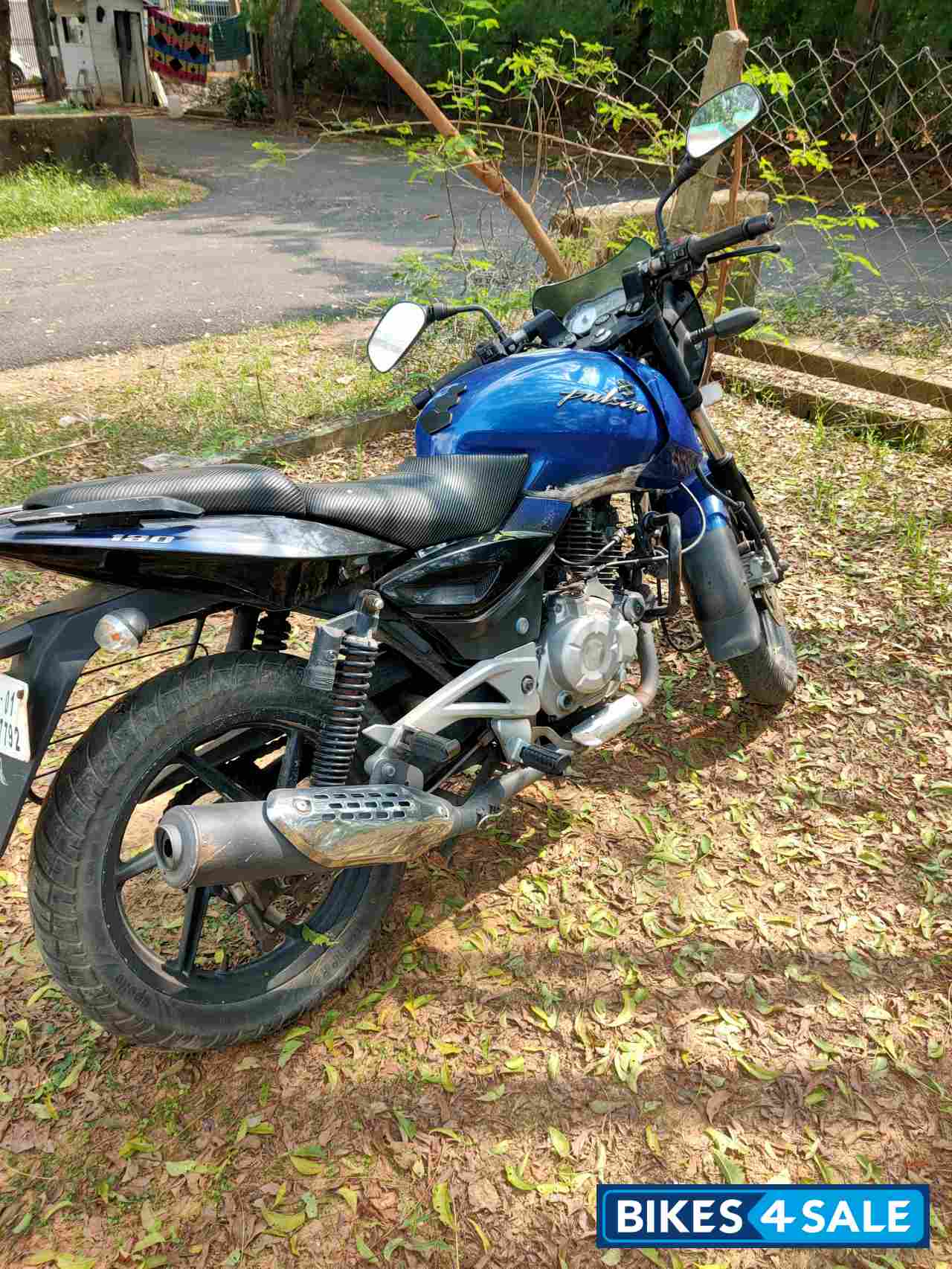 Blue Bajaj Pulsar 180 DTSi